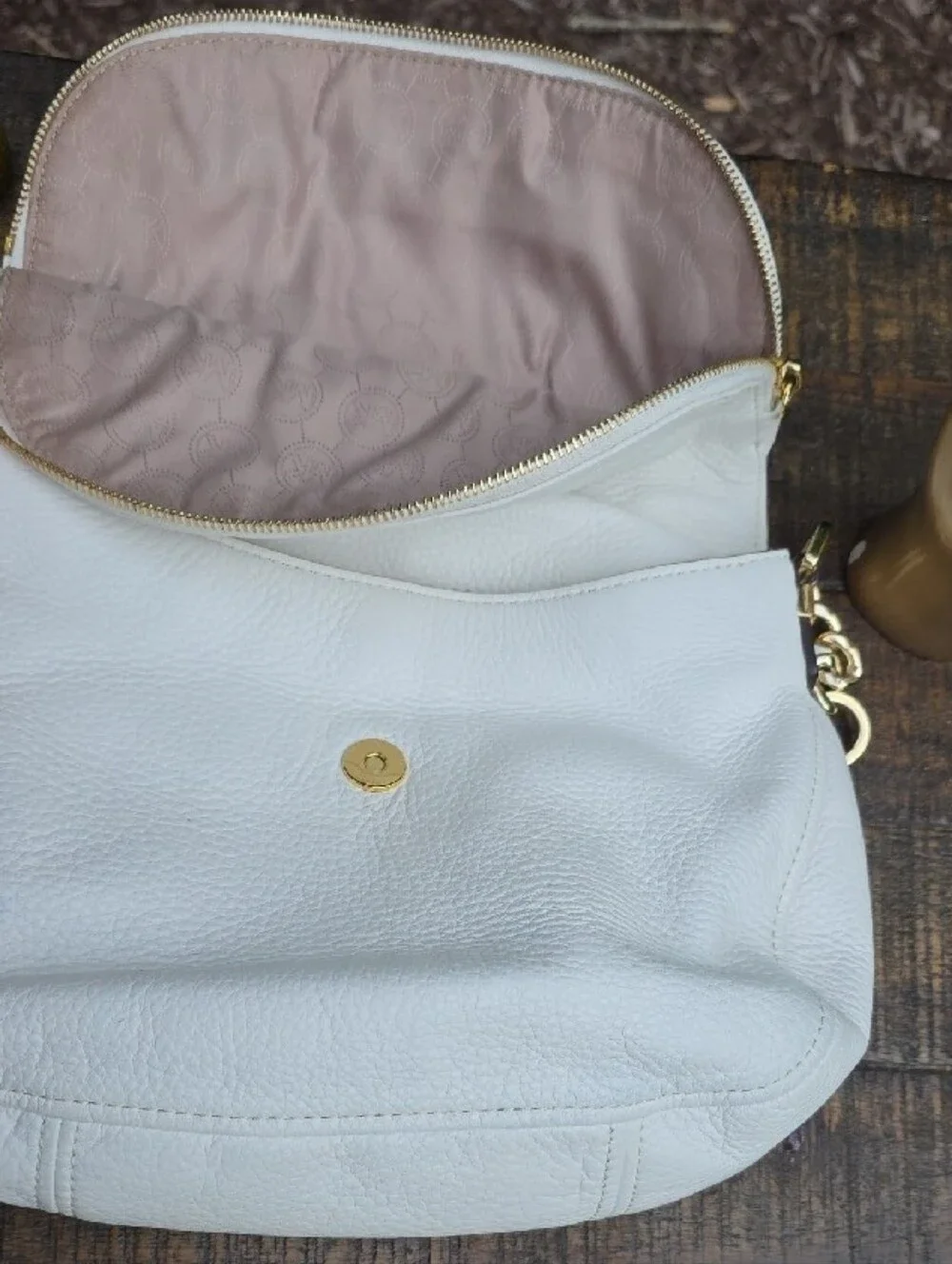 Michael Kors Bedford shoulder bag features a fold-over zipper flap